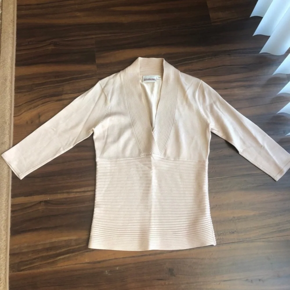 Beautiful v-neck sweater/top